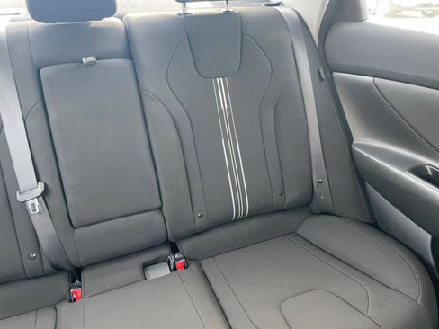 Used 2025 Hyundai Elantra SEL image 39