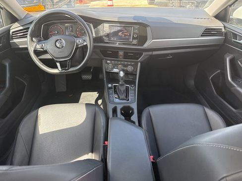 Used 2019 Volkswagen Jetta SE w/ Cold Weather Package image 11