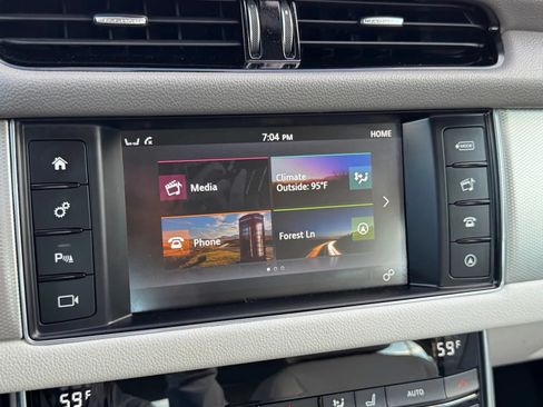 Used 2016 Jaguar XF Premium AWD/4WD image 32