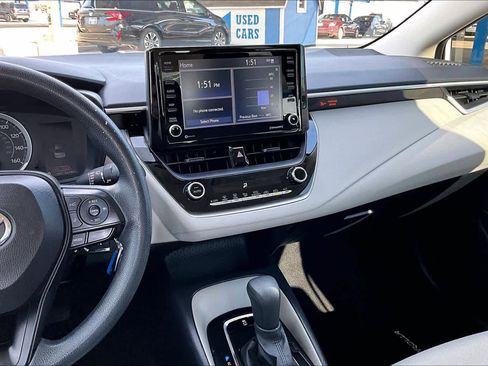 Used 2022 Toyota Corolla LE image 6