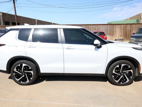 Used 2024 Mitsubishi Outlander SE FWD image 4