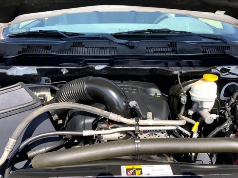 Used 2019 RAM 1500 Classic SLT RWD image 31