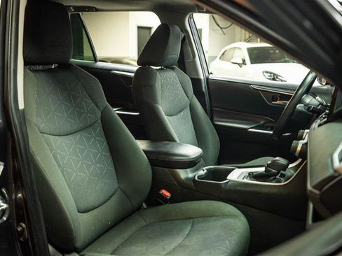 Used 2022 Toyota RAV4 XLE w/ Convenience Package FWD image 15