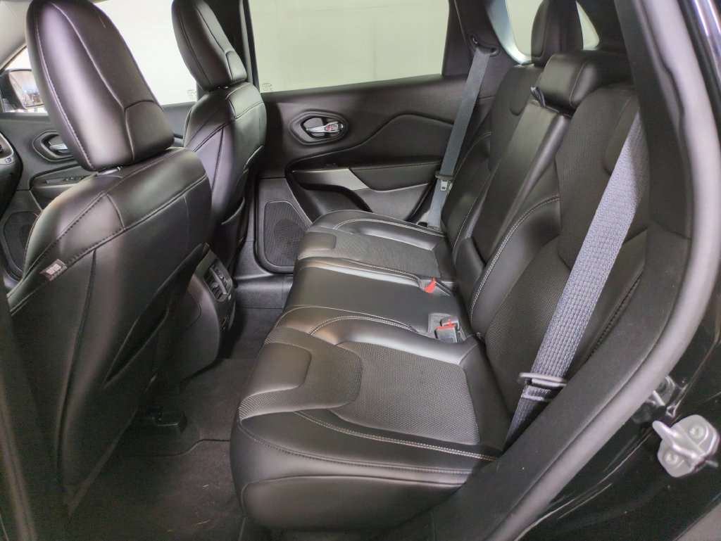 Used 2020 Jeep Cherokee Latitude Lux w/ Comfort/Convenience Group AWD/4WD image 30
