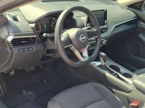 Used 2025 Nissan Altima 2.5 SV FWD image 15