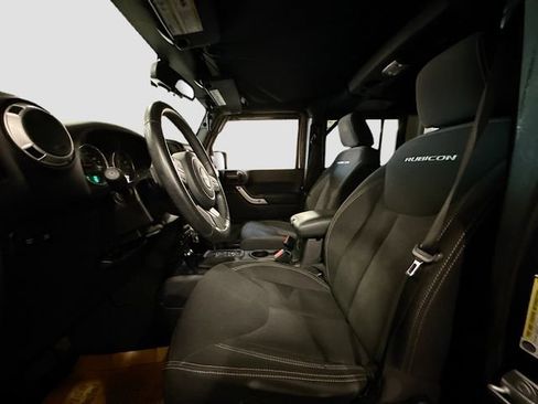 Used 2016 Jeep Wrangler Unlimited Rubicon w/ Connectivity Group AWD/4WD image 19