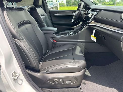 New 2026 Jeep Grand Cherokee Limited RWD image 32