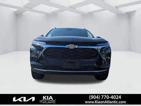 Used 2025 Chevrolet Trax LT w/ LT Convenience Package FWD image 8