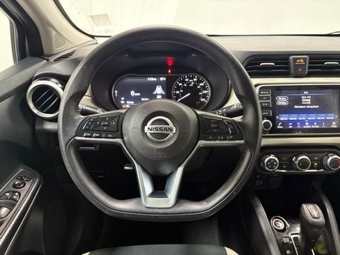 Used 2022 Nissan Versa SV image 15
