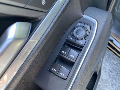 Used 2025 GMC Sierra 1500 SLT RWD image 17