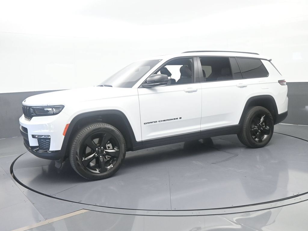 Used 2025 Jeep Grand Cherokee L Limited w/ Black Appearance Package AWD/4WD image 2