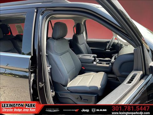 Used 2025 Ford Expedition Max Active AWD/4WD image 29