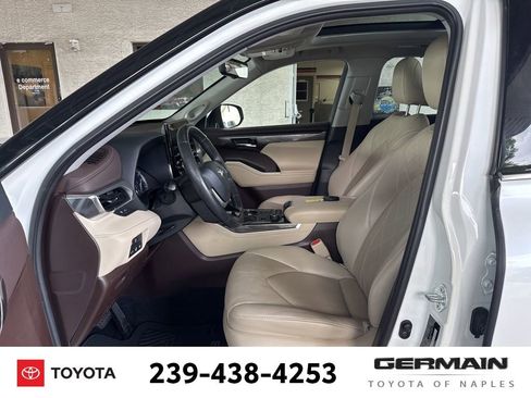 Used 2022 Toyota Highlander Platinum AWD/4WD image 17