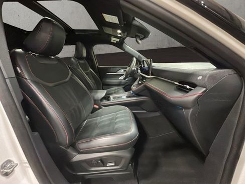 Used 2025 Ford Explorer ST image 19