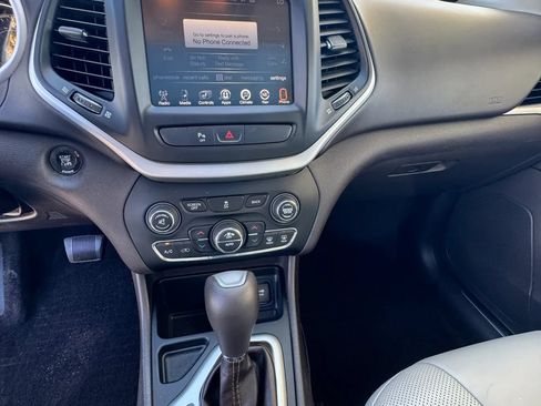 Used 2016 Jeep Cherokee Overland FWD image 9