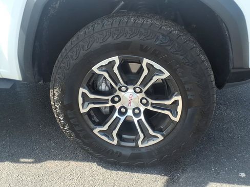 Used 2025 GMC Canyon AT4 AWD/4WD image 9