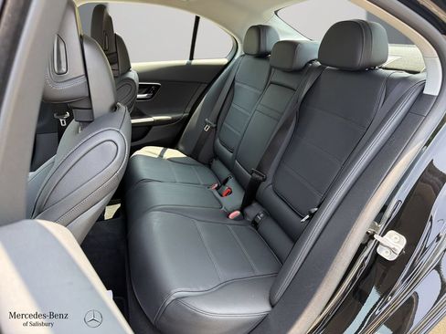 Used 2025 Mercedes-Benz C 300 4MATIC Sedan image 15