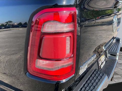 Used 2022 RAM 1500 Laramie AWD/4WD image 32