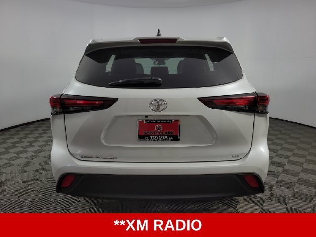Used 2024 Toyota Highlander LE FWD image 7