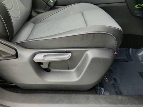Used 2025 Volkswagen Tiguan SE R-Line AWD/4WD image 25