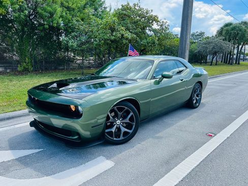 Used 2019 Dodge Challenger R/T RWD image 1