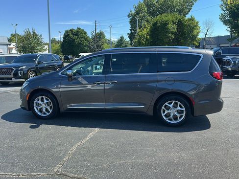 Used 2019 Chrysler Pacifica Limited FWD image 47