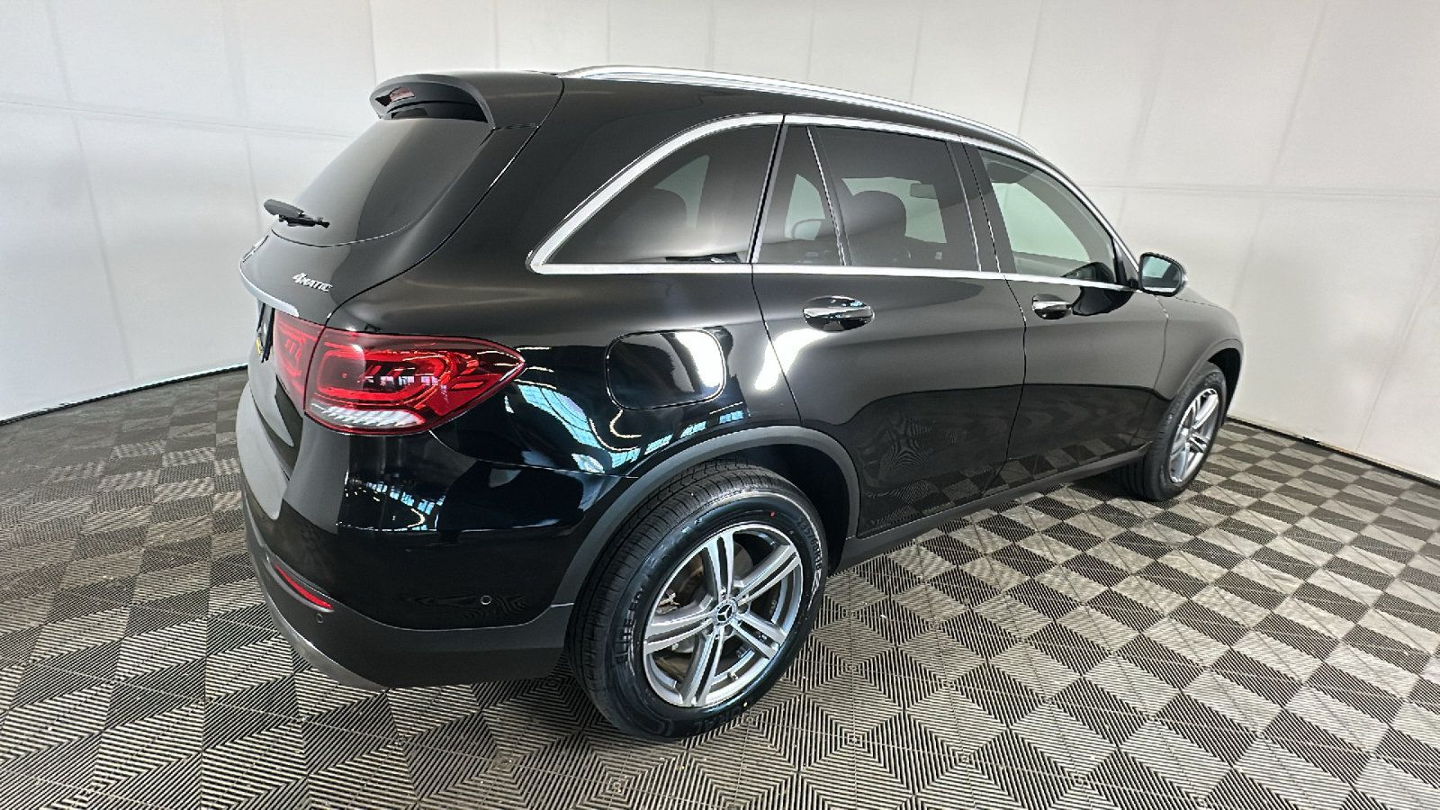 Used 2022 Mercedes-Benz GLC 300 4MATIC image 2