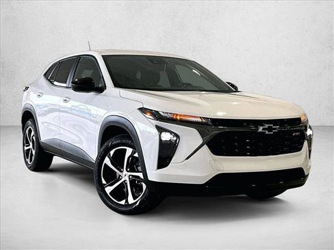 Used 2024 Chevrolet Trax RS FWD image 12