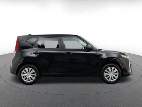 Used 2025 Kia Soul LX w/ LX Technology Package FWD image 10