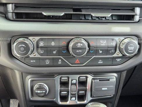 New 2026 Jeep Gladiator Sport AWD/4WD image 9