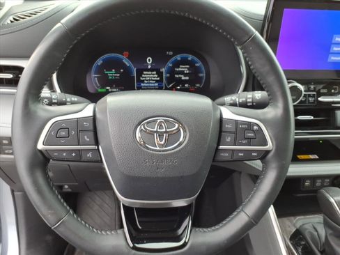 Used 2024 Toyota Highlander Platinum AWD/4WD image 30