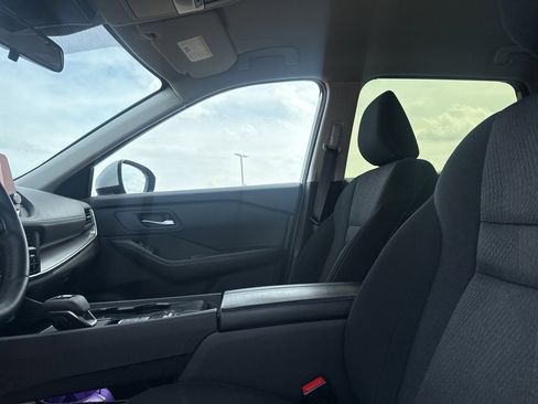 Certified 2025 Nissan Rogue SV image 39