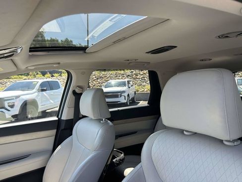 Used 2021 Hyundai Palisade SEL w/ Premium Package FWD image 14