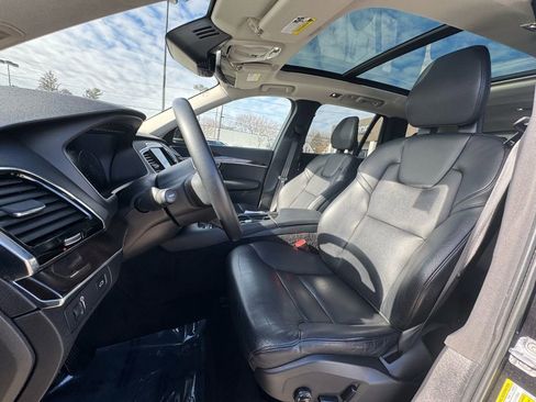 Used 2017 Volvo XC90 T6 Momentum w/ Vision Package image 20