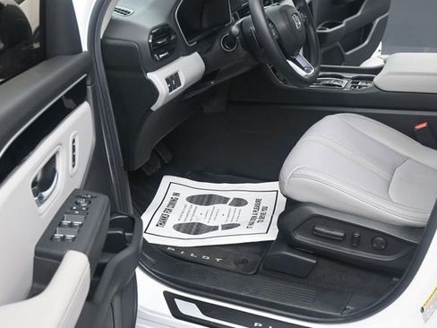 Used 2025 Honda Pilot Touring image 16