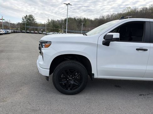 Used 2025 Chevrolet Silverado 1500 Custom AWD/4WD image 9