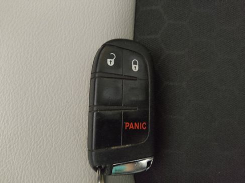 Used 2019 Jeep Compass Latitude FWD image 32