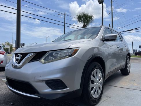Used 2015 Nissan Rogue S FWD image 1