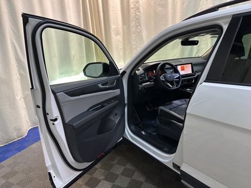 New 2026 Volkswagen Atlas Peak Edition AWD/4WD image 11