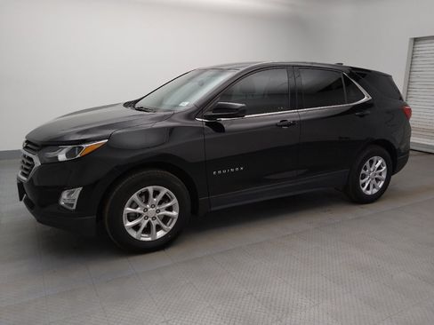 Used 2020 Chevrolet Equinox LT w/ Driver Convenience Package image 2