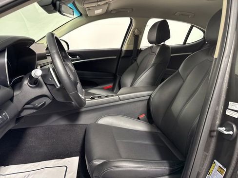Used 2025 Genesis G70 2.5T image 15
