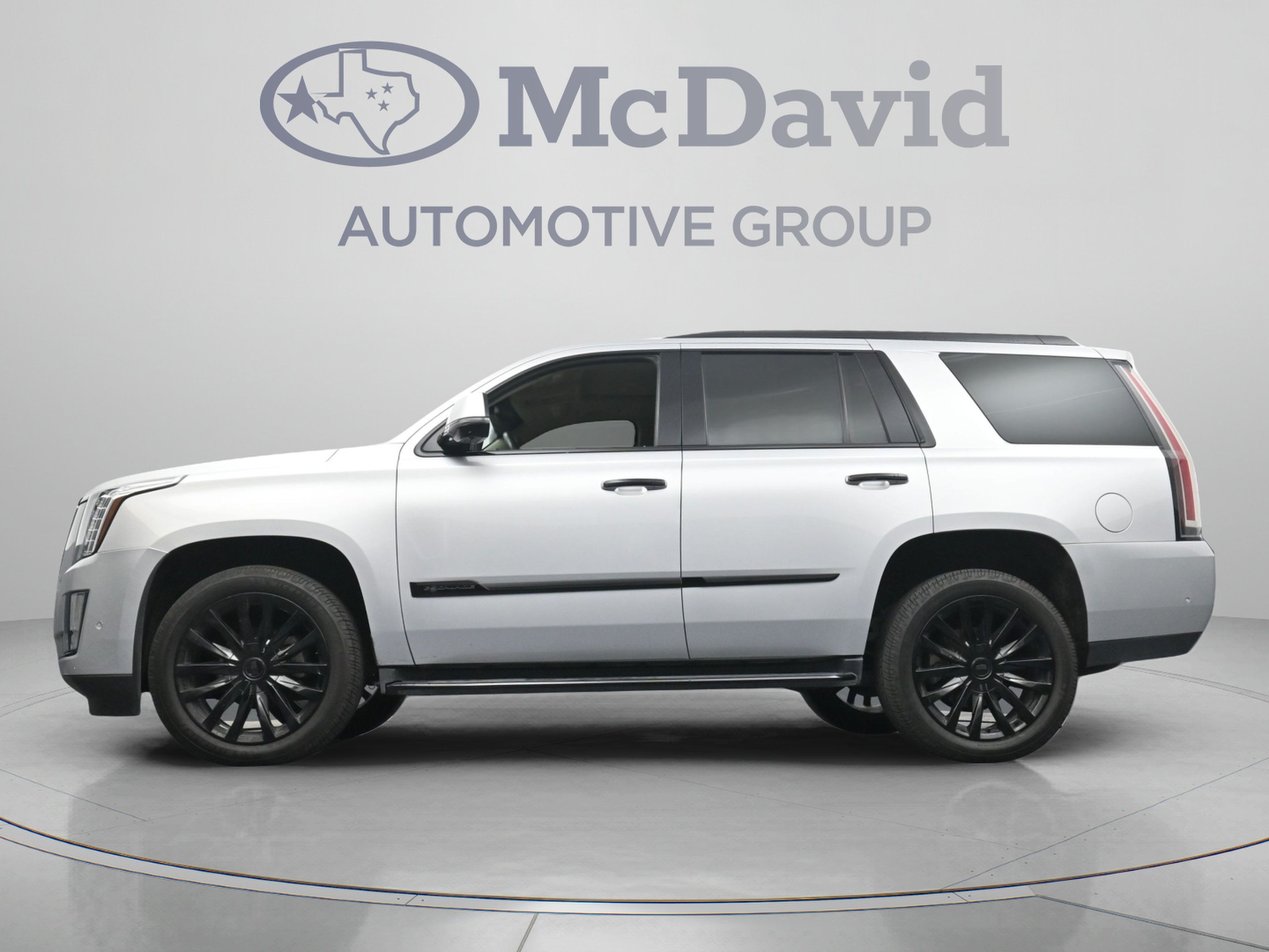 Used 2019 Cadillac Escalade Luxury w/ LPO, Radiant Package AWD/4WD image 29