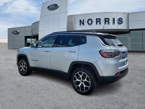 Used 2025 Jeep Compass Limited AWD/4WD image 3