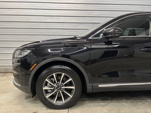 Used 2022 Lincoln Nautilus AWD image 4