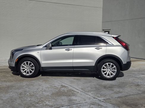 Used 2022 Cadillac XT4 Luxury w/ Cold Weather Package image 4