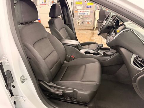 Used 2023 Chevrolet Malibu LT image 30