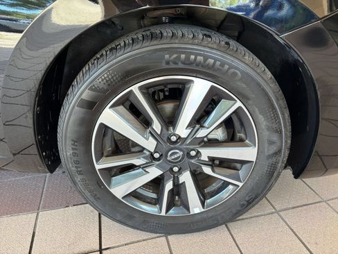 Used 2025 Nissan Versa SV FWD image 28