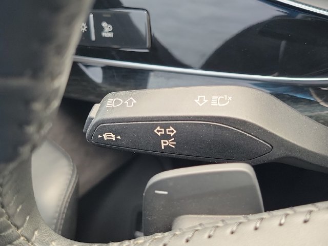 Used 2019 Audi Q8 Prestige w/ Luxury Package AWD/4WD image 16