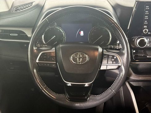 Used 2021 Toyota Highlander XLE AWD/4WD image 13