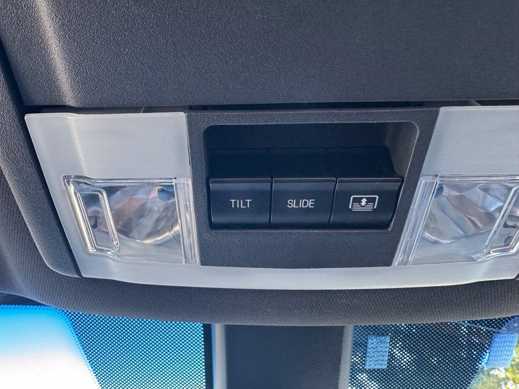 Used 2013 Lincoln MKS AWD image 21